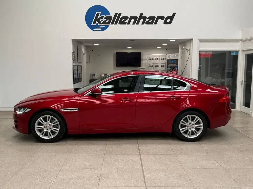 Used Jaguar XE Prestige 200 HP (147 kW) 2015 Red Sedan