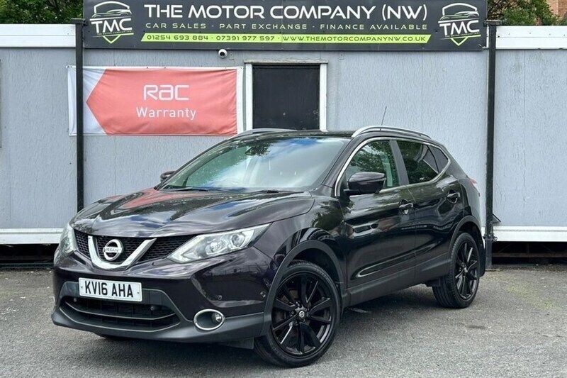 Black Used 2016 Nissan Qashqai S SUV | £7,490 (Fair price) - Image 1/1