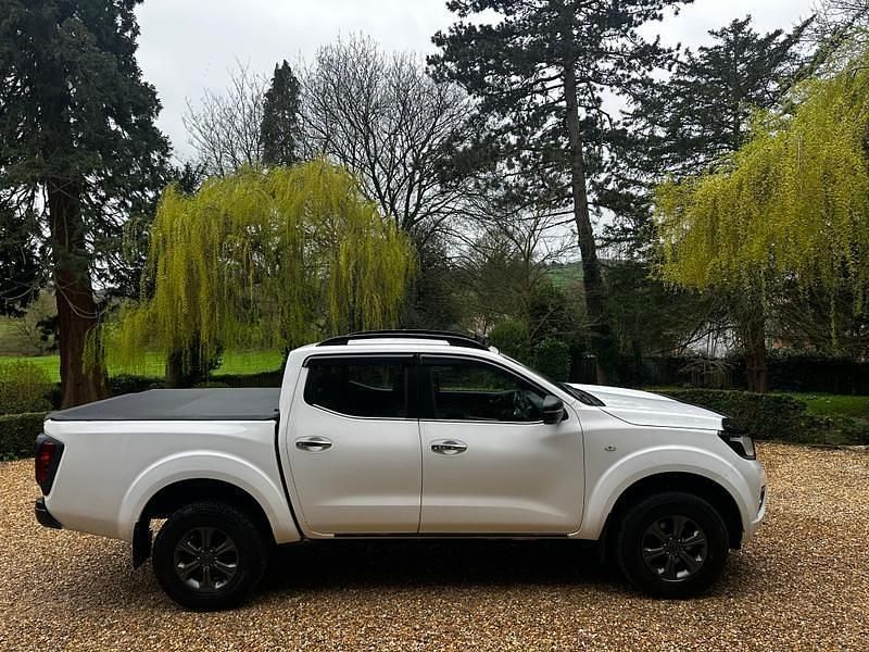 Used Nissan Navara Acenta 160 HP (117 kW) 2016 White Pickup