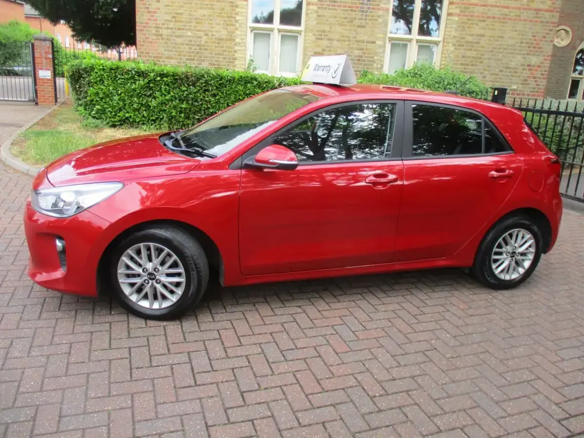 Used Kia Rio 99 HP (72 kW) 2018 Red Hatchback