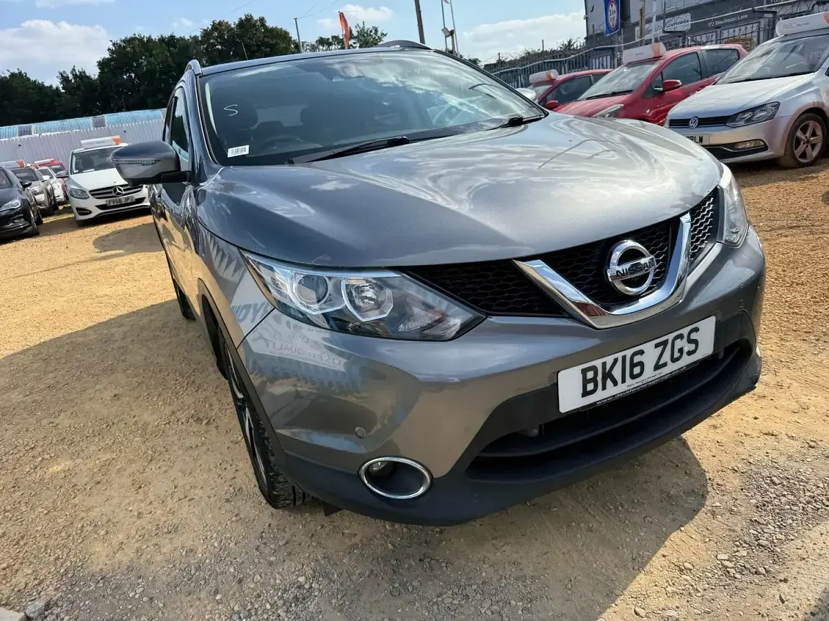 Used Nissan Qashqai N-Connecta 110 HP (80 kW) 2016 Grey SUV