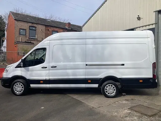 Second-hand Ford Transit Trend 130 CP (95 kW) 2022 Alb Van