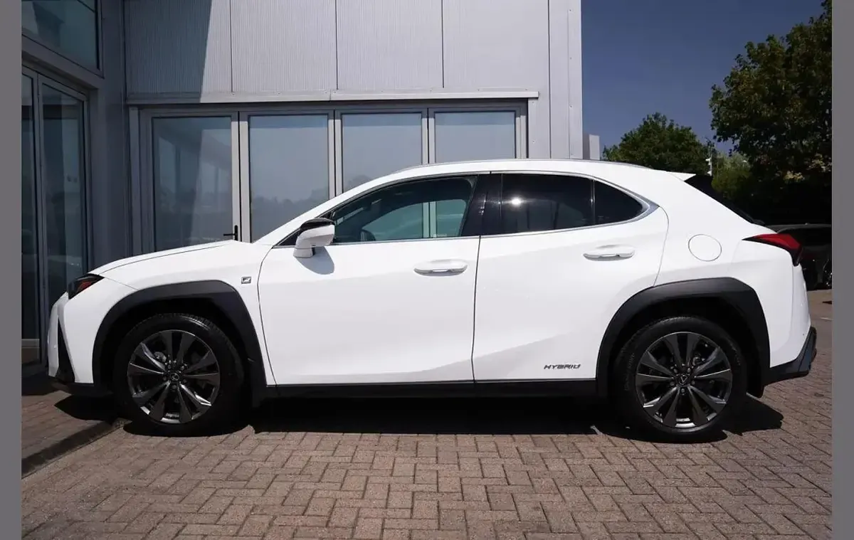 Used Lexus UX 250h Sport Line 180 HP (132 kW) 2021 White SUV