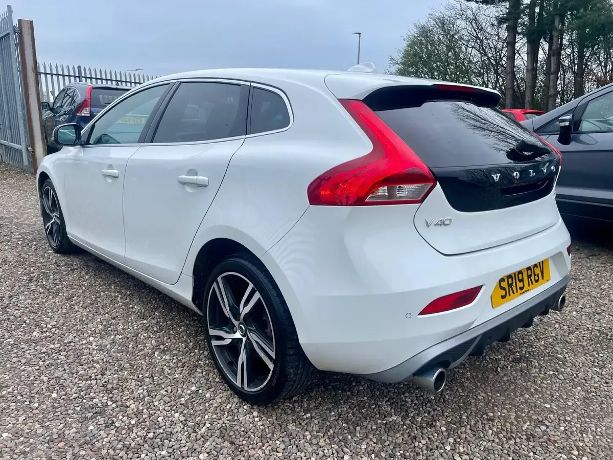 Used Volvo V40 R-Design 2019 White Hatchback