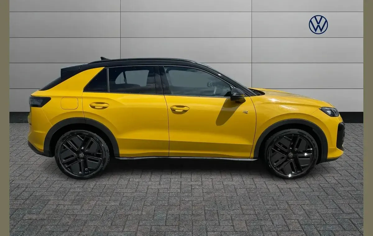 Used VW T-Roc R-line 150 HP (110 kW) 2026 Yellow SUV