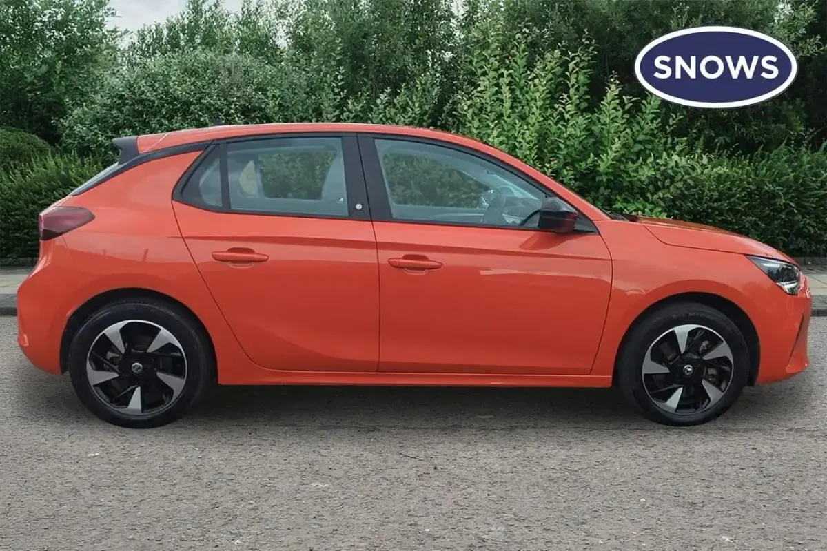 Second-hand Vauxhall Corsa-e 100 kW (136 CP) 2022 Portocaliu Hatchback