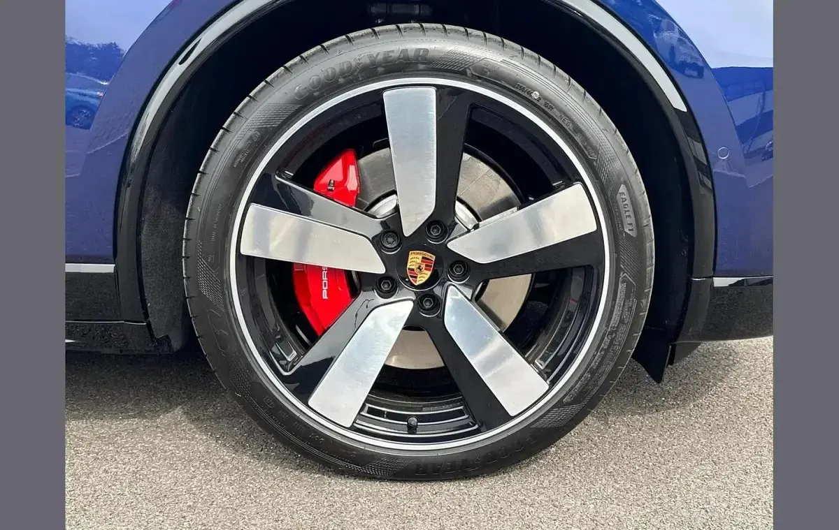 Used Porsche Macan 419 kW (571 HP) 2026 Blue SUV