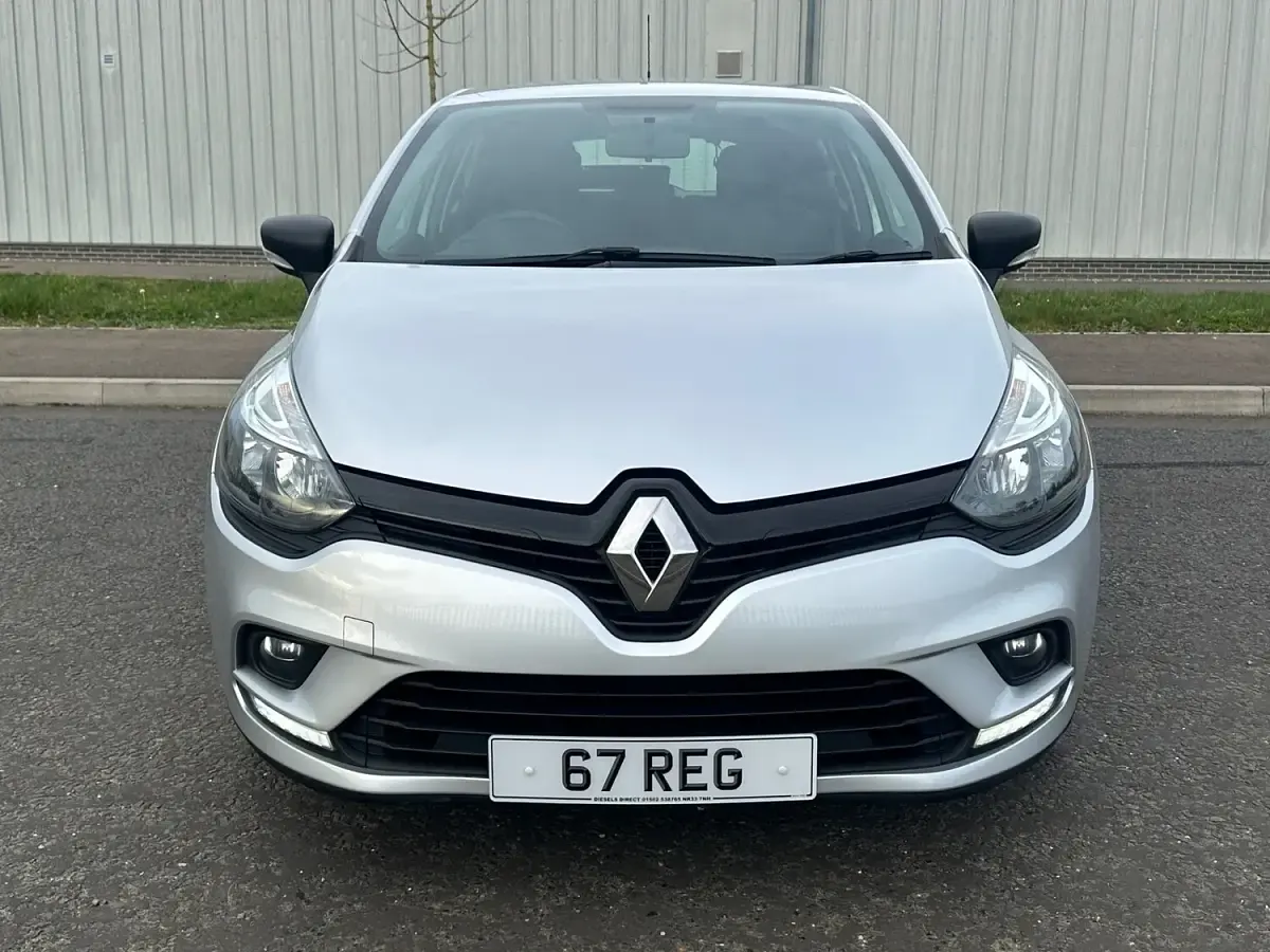 Used Renault Clio IV Play 90 HP (66 kW) 2017 Silver Hatchback
