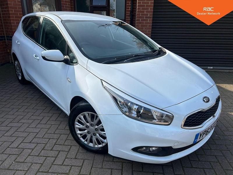 Used Kia Ceed 2014 White Hatchback