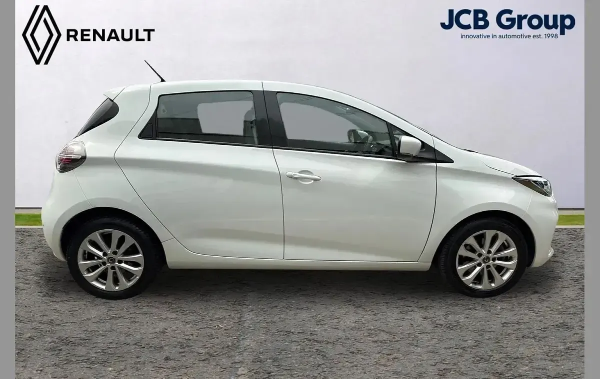 Used Renault Zoe Iconic 80 kW (109 HP) 2022 White Hatchback