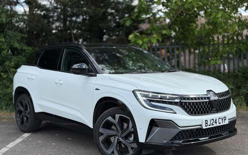 Twotone metallic arctic white with diamond blac Used 2024 Renault Austral Techno Esprit Alpine SUV | £24,570 (Good price) - Image 1/3