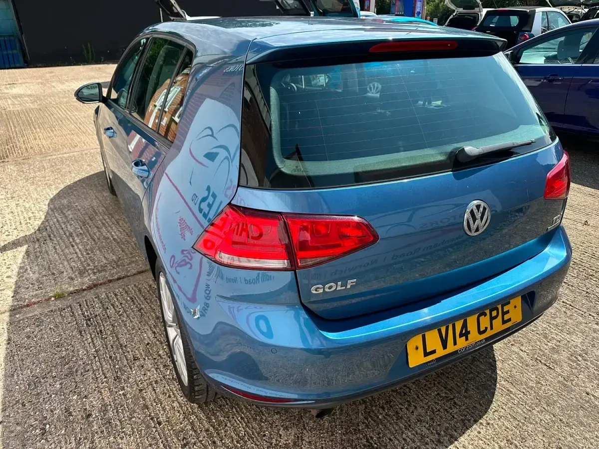 Used VW Golf VII SE 105 HP (77 kW) 2014 Blue Hatchback