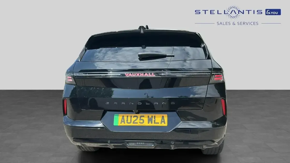 Used Vauxhall Grandland Ultimate 154 kW (210 HP) 2025 Black SUV