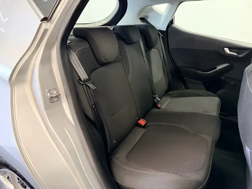 Used Ford Fiesta Zetec 100 HP (73 kW) 2018 Grey Hatchback