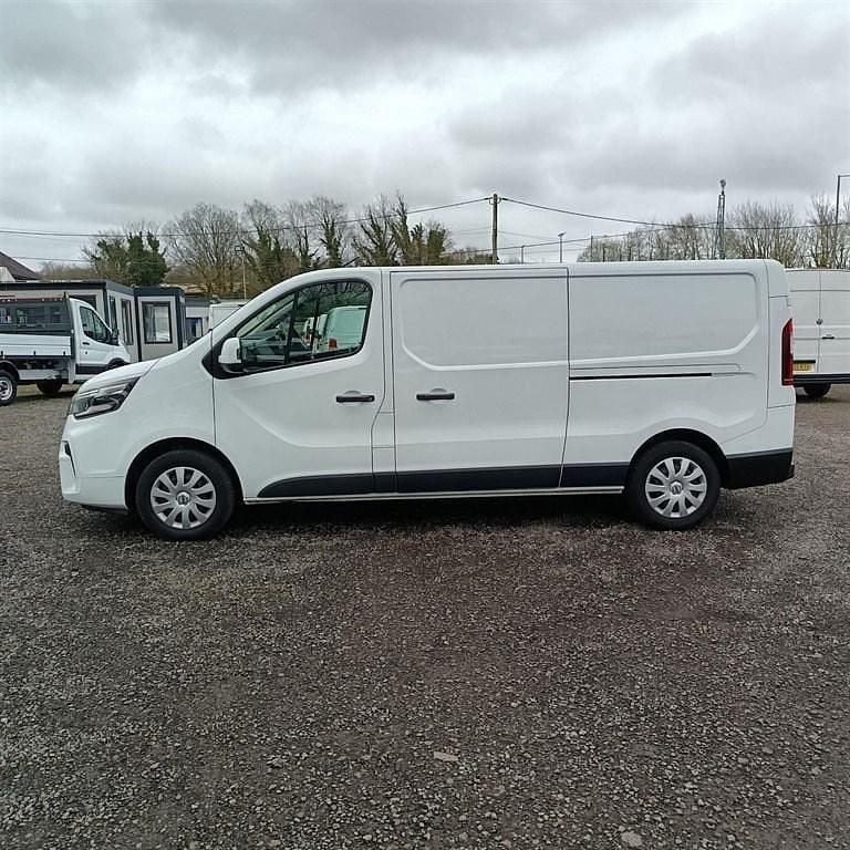 Used Nissan Primastar Acenta 110 HP (80 kW) 2023 White MPV