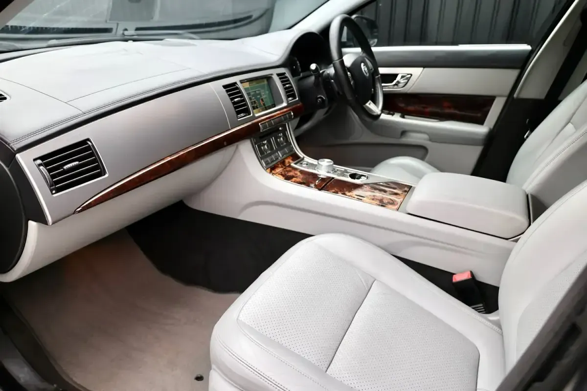 Usado Jaguar XF Premium Luxury 2010 Cinzento Sedan
