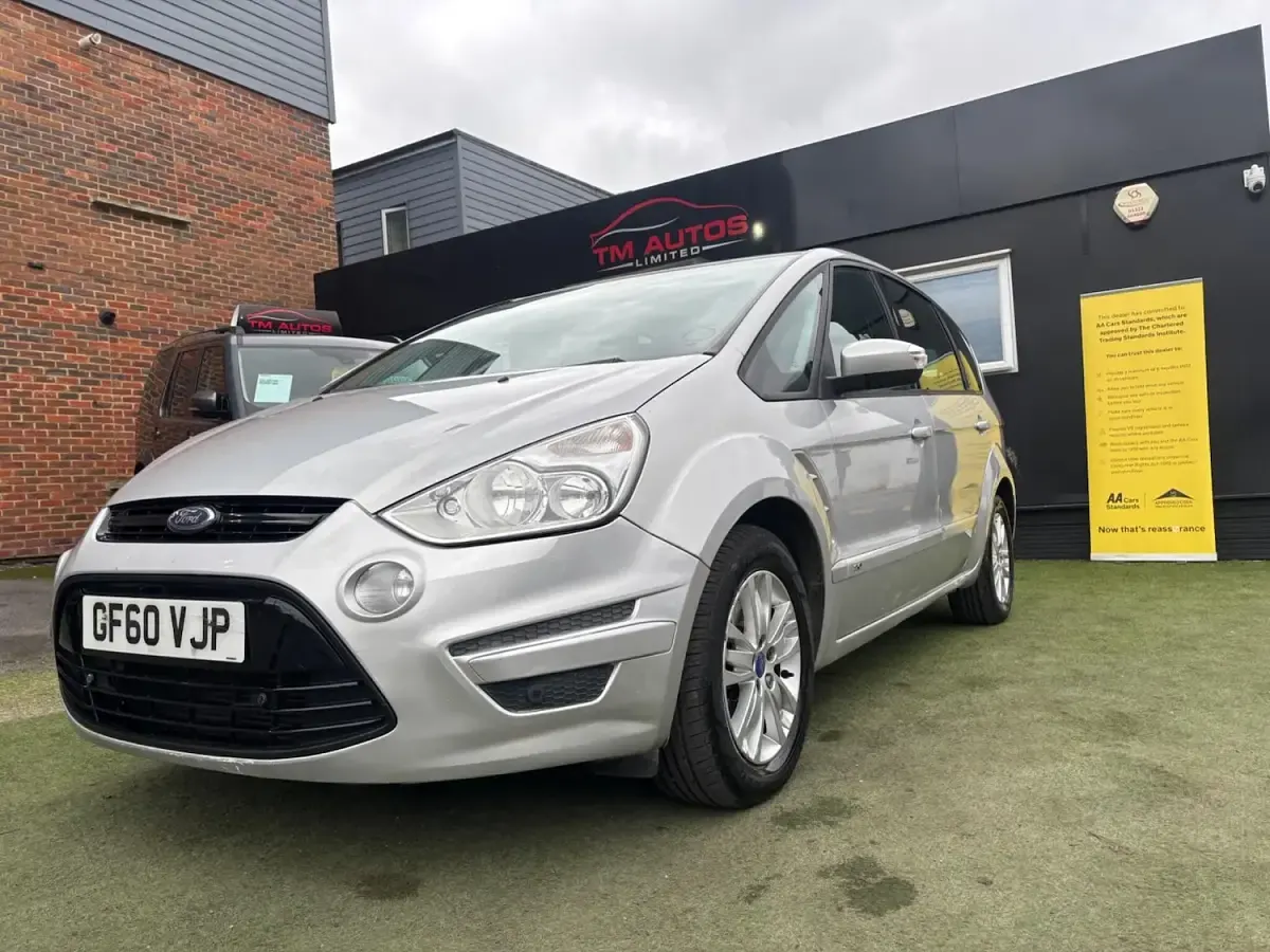 Used Ford S-MAX Zetec 140 HP (102 kW) 2010 Silver MPV