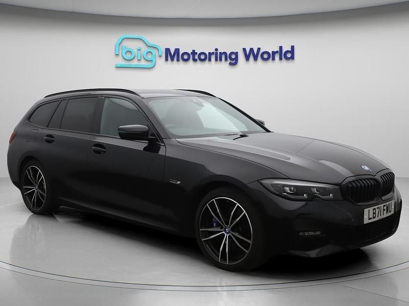 Black Used 2021 BMW 330e M Sport Estate | £20,700 (Fair price) - Image 1/4