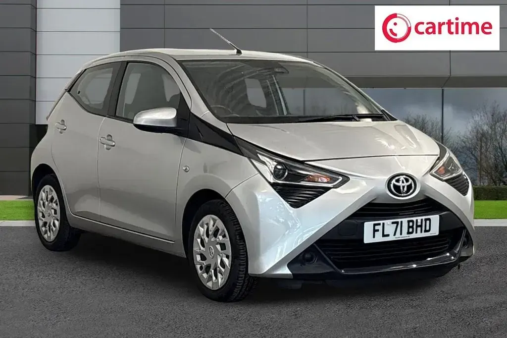 Used Toyota Aygo X-play 72 HP (52 kW) 2021 Hatchback