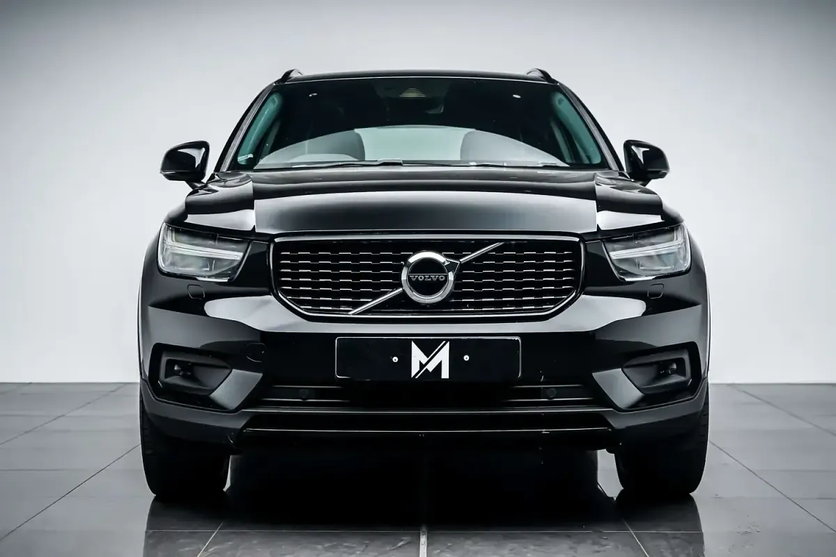 Used Volvo XC40 R-Design 190 HP (139 kW) 2020 Black SUV