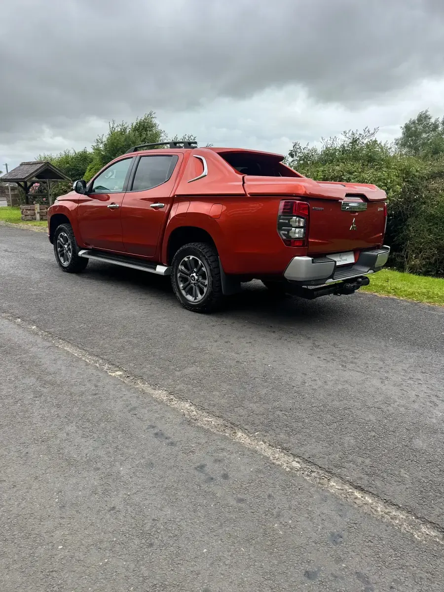 Used Mitsubishi L200 Warrior 150 HP (110 kW) 2021 Orange Pickup