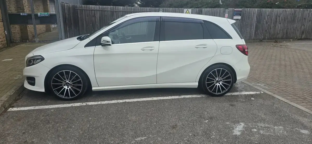Begagnad Mercedes B180 Executive 122 HK (89 kW) 2016 Vit Minibuss