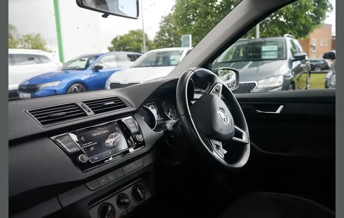 Begagnad Skoda Fabia Colour Edition 94 HK (69 kW) 2017 Vit Halvkombi