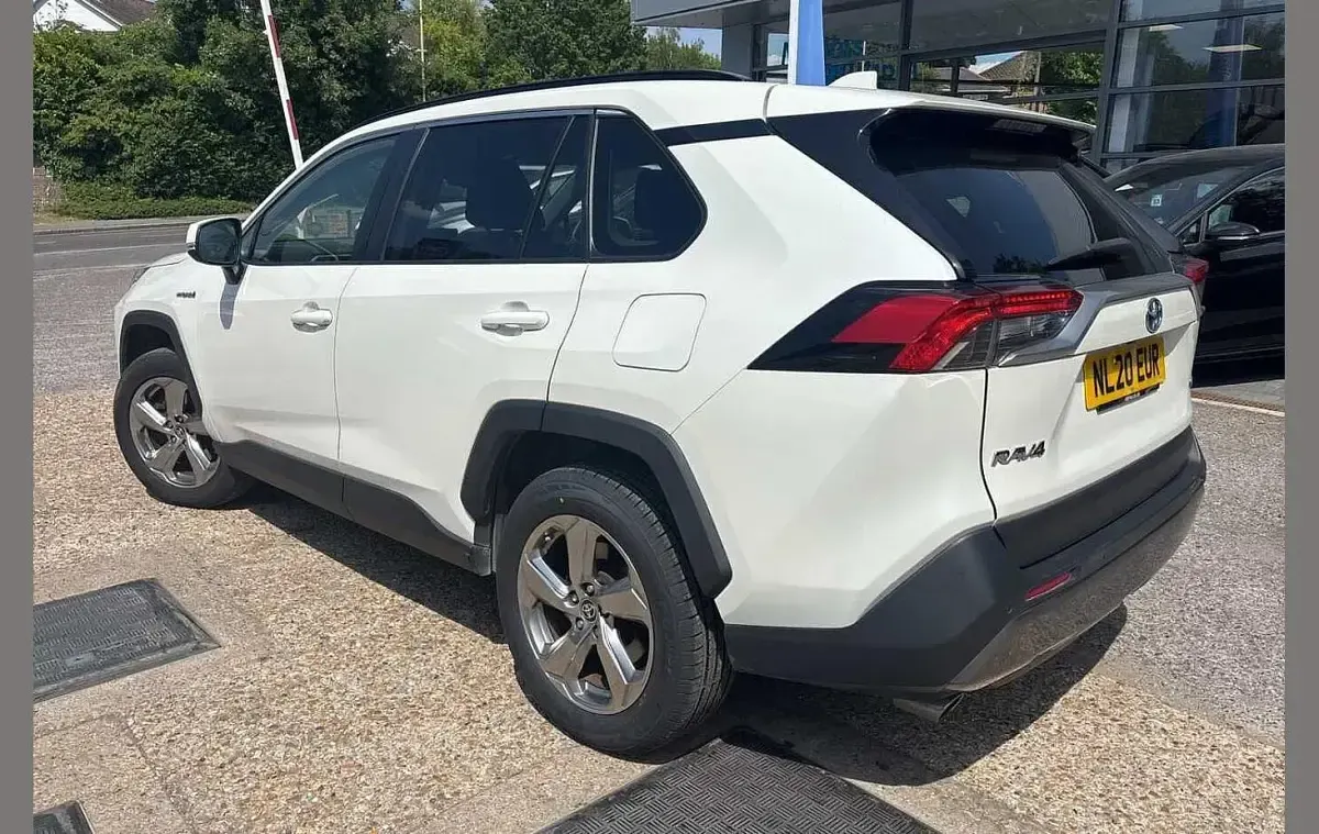 Used Toyota RAV4 Hybrid Design 214 HP (157 kW) 2020 White SUV