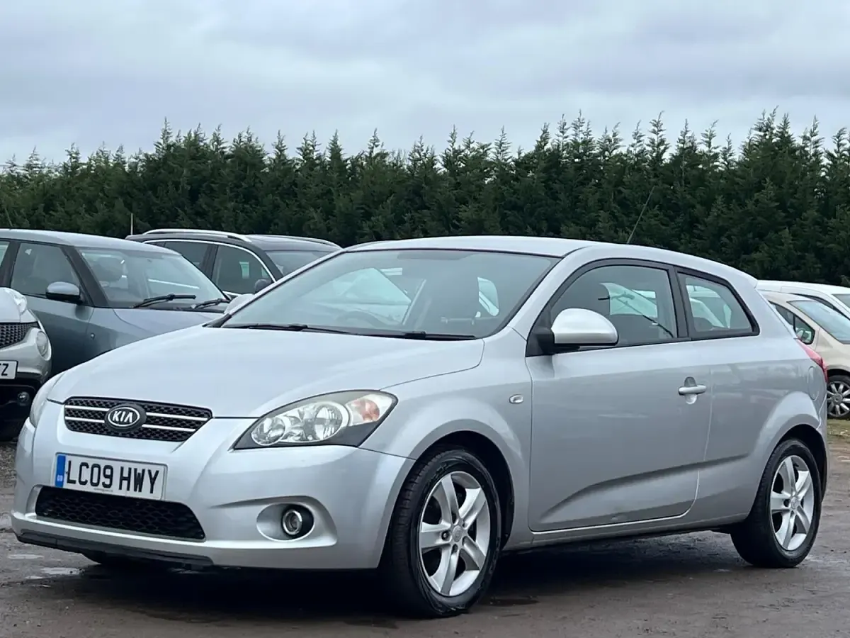 Used Kia ProCeed 89 HP (65 kW) 2009 Silver Hatchback