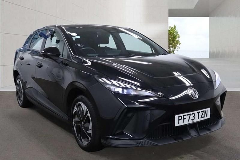 Begagnad MG MG4 EV SE 319 kW (435 HK) 2023 Halvkombi