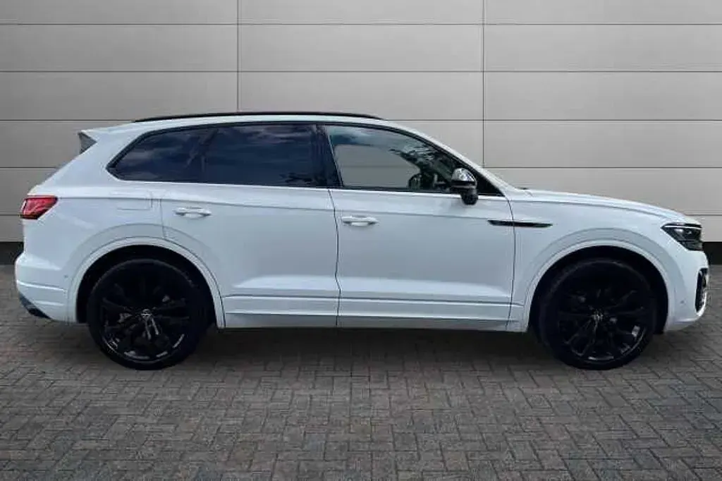 Used VW Touareg Black Edition 286 HP (210 kW) 2022 White SUV