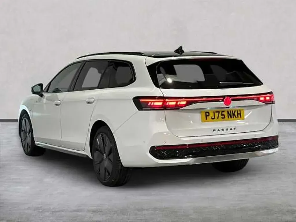 Used VW Passat R-line 272 HP (200 kW) 2026 White Estate