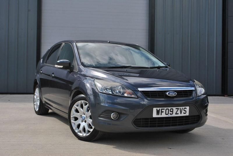 Grey Used 2009 Ford Focus Zetec Hatchback | £2,490 (Fair price) - Image 1/4