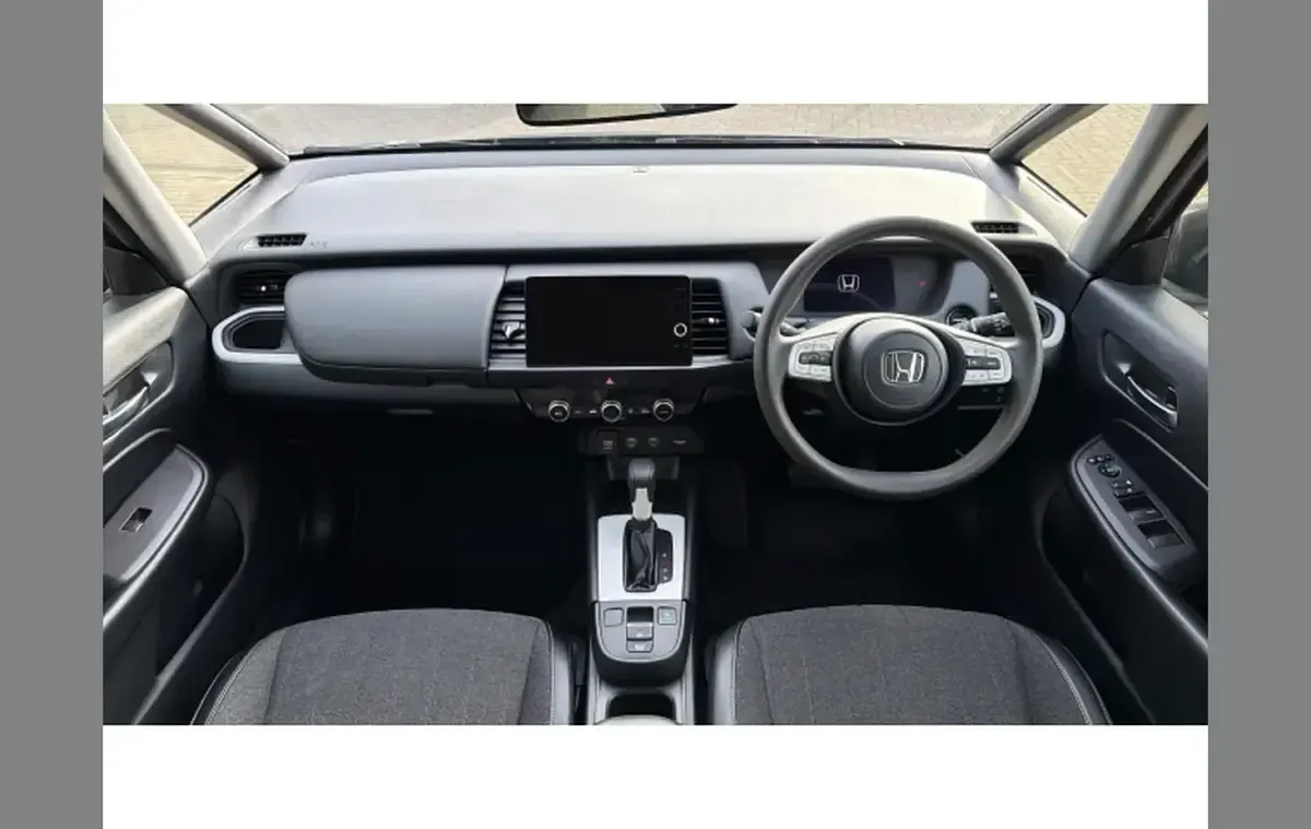 Usado Honda Jazz Hybrid 109 CV (80 kW) 2023 Gris Utilitario