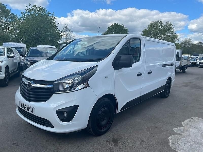 Second-hand Vauxhall Vivaro Sportive 125 CP (91 kW) 2019 Alb Monovolum
