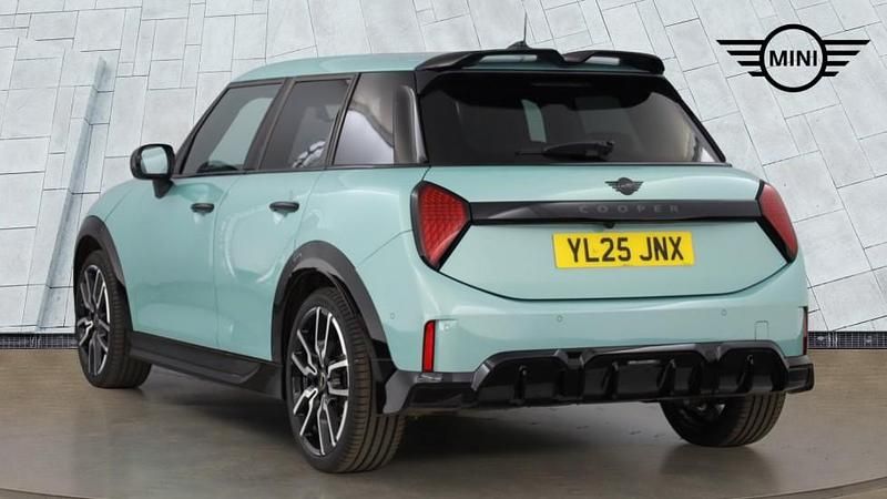 Begagnad Mini Cooper Hatch 113 kW (154 HK) 2025 Grön Halvkombi