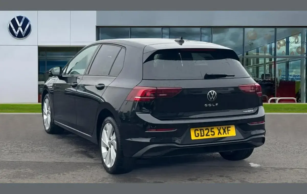 Używany VW Golf VIII Match 200 KM (147 kW) 2025 Czarny Hatchback
