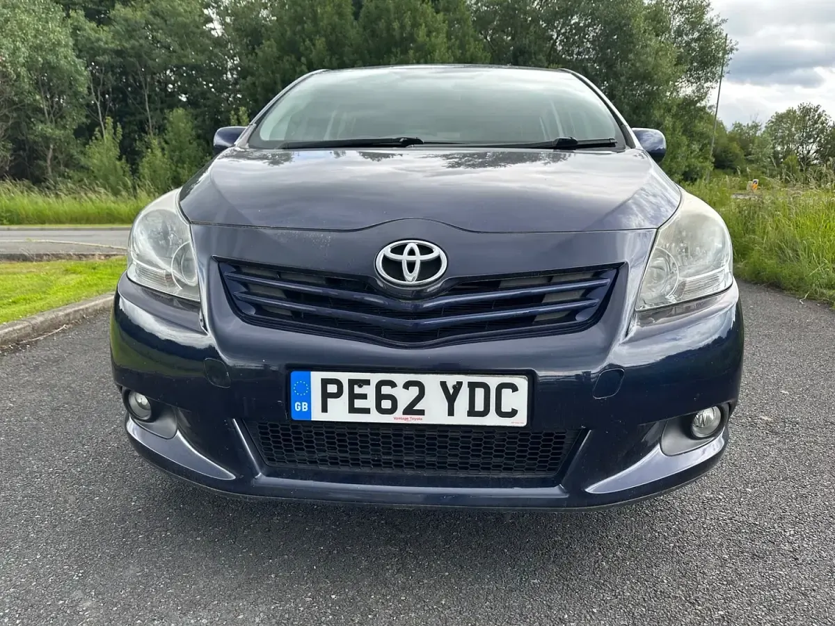 Used Toyota Verso 132 HP (97 kW) 2012 Blue MPV