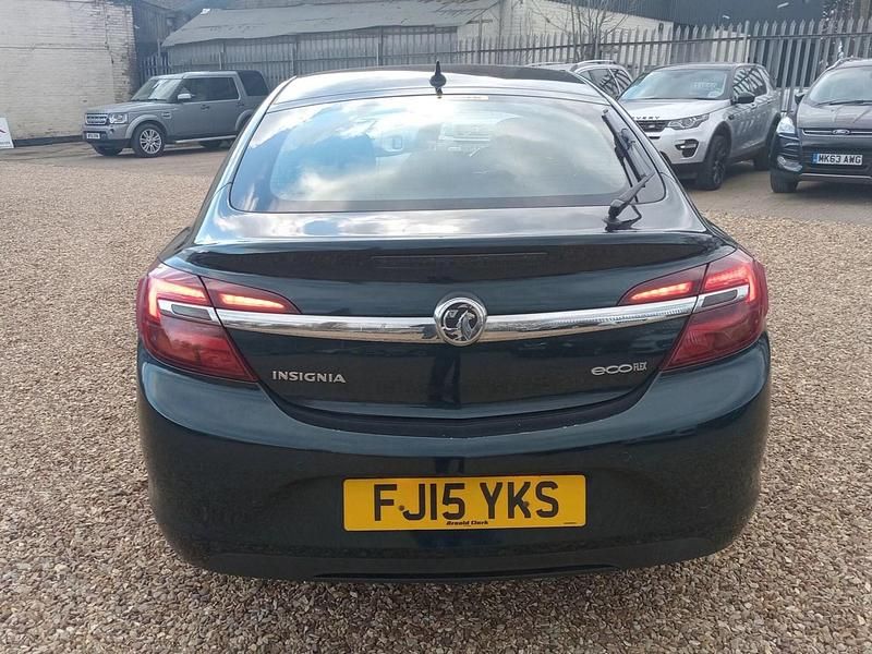 Second-hand Vauxhall Insignia Elite 2015 Verde Hatchback
