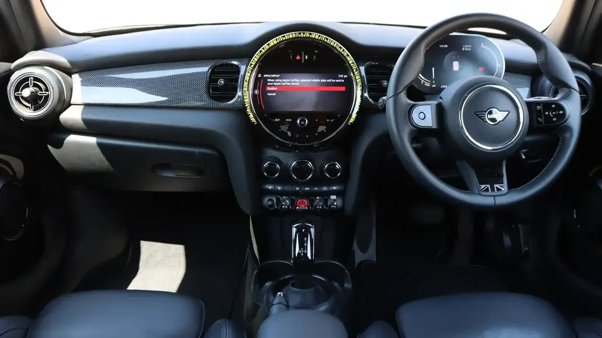 Używany Mini Cooper Exclusive 134 KM (98 kW) 2023 Szary Hatchback