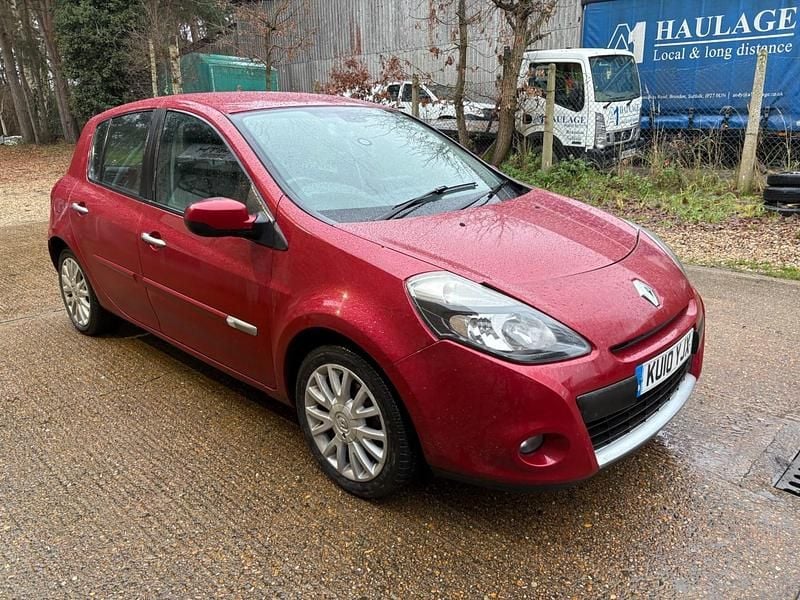 Red Used 2010 Renault Clio II Dynamique Hatchback | £995 (Good price) - Image 1/4