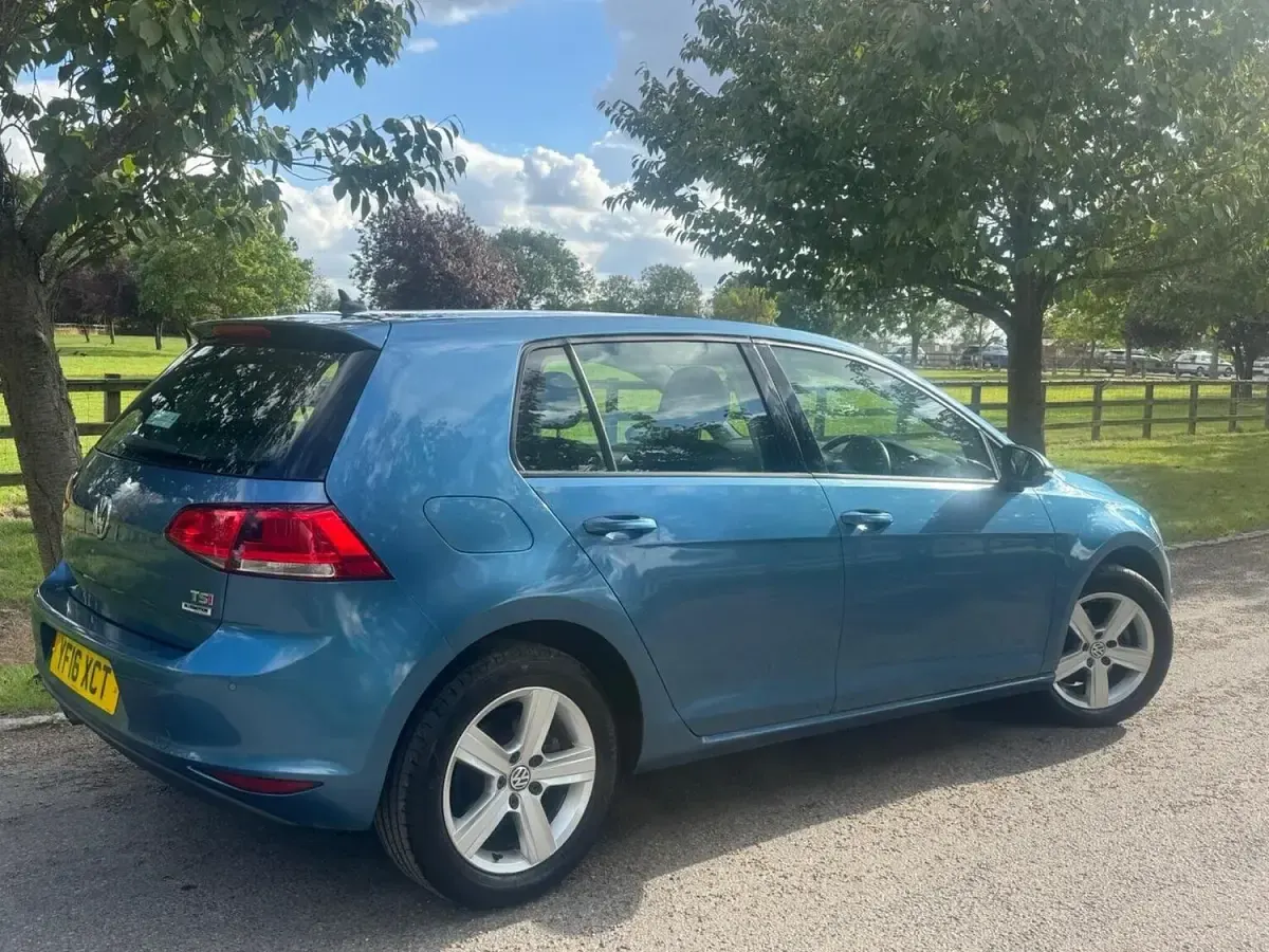 Used VW Golf VII Edition 125 HP (91 kW) 2016 Blue Hatchback