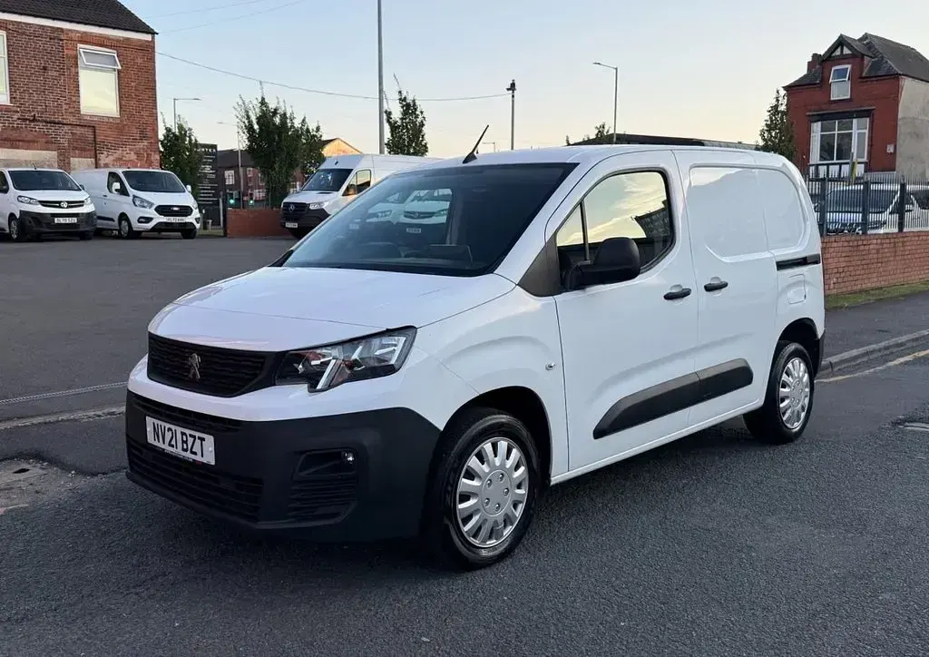 Used Peugeot Partner 100 HP (73 kW) 2021 White MPV
