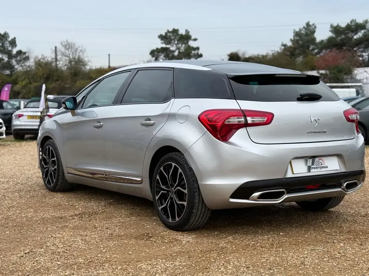 Usado Citroën DS5 115 HP (84 kW) 2014 Prateado Citadino