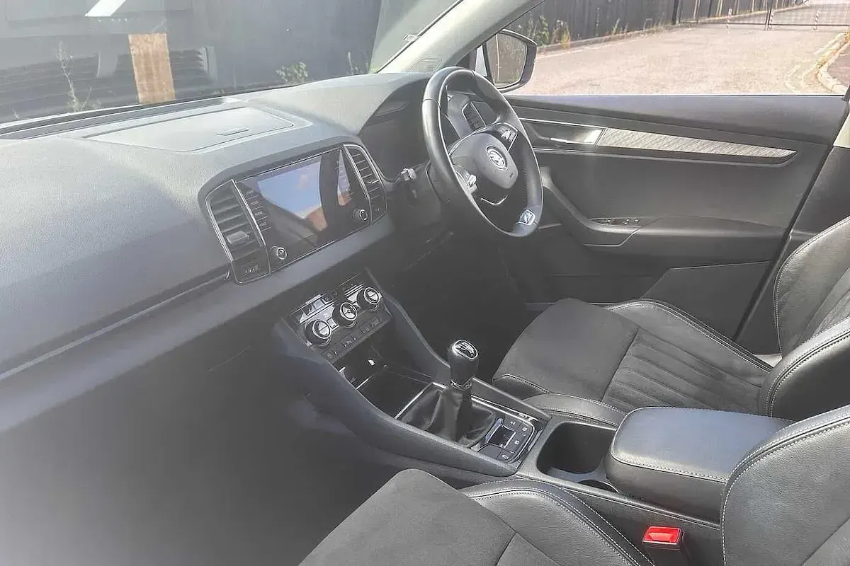Used Skoda Karoq SE L 108 HP (79 kW) 2023 White SUV