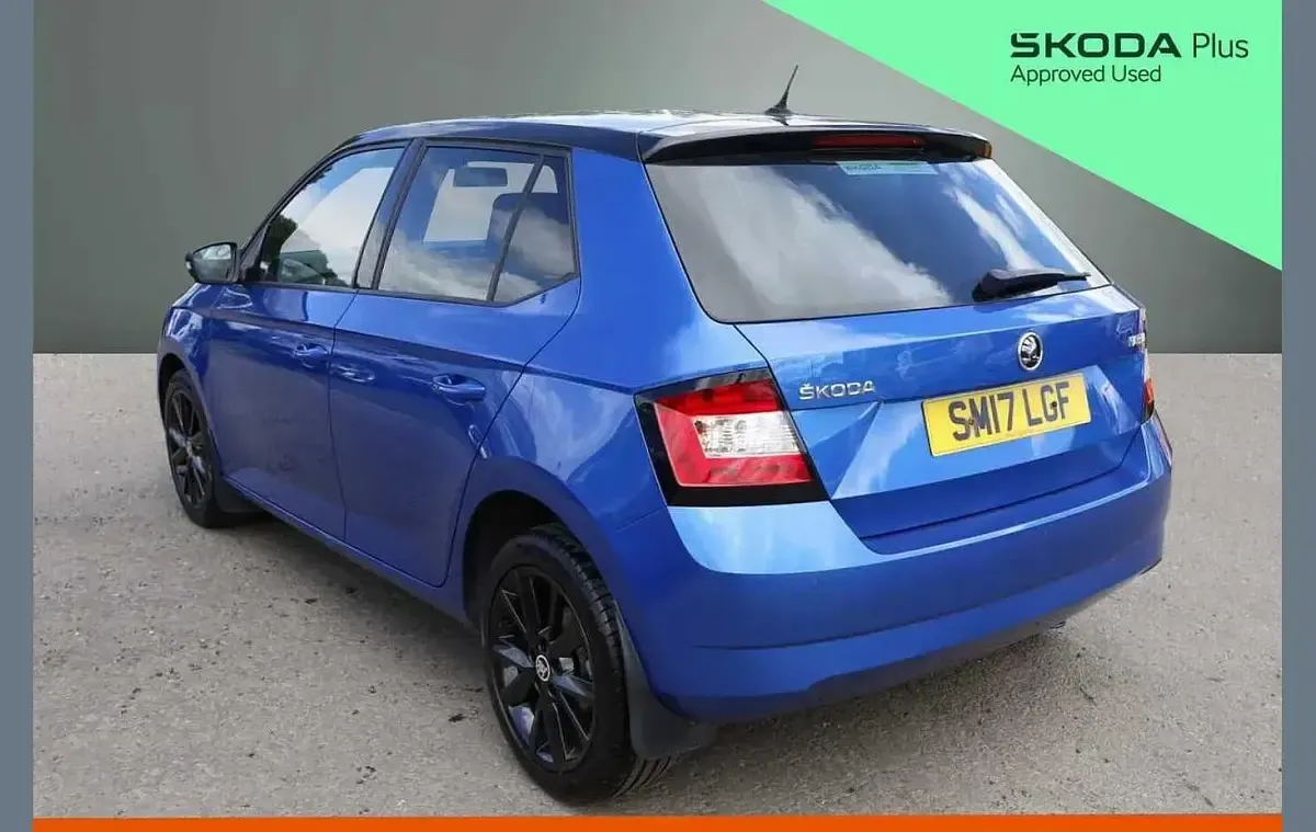 Used Skoda Fabia Colour Edition 88 HP (64 kW) 2017 Race blue metallic Hatchback