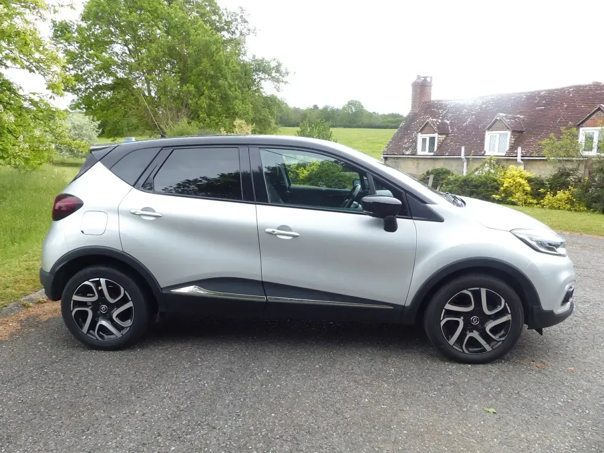 Used Renault Captur Dynamique 90 HP (66 kW) 2018 Silver/black SUV
