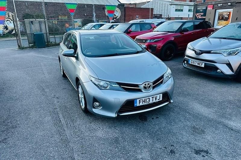 Used Toyota Auris Multidrive S 132 HP (97 kW) 2013
