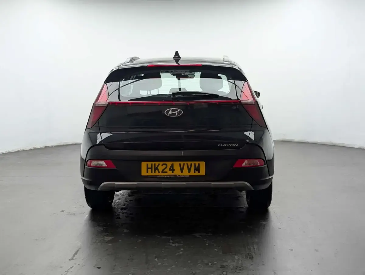 Begagnad Hyundai Bayon SE 2024 Svart SUV
