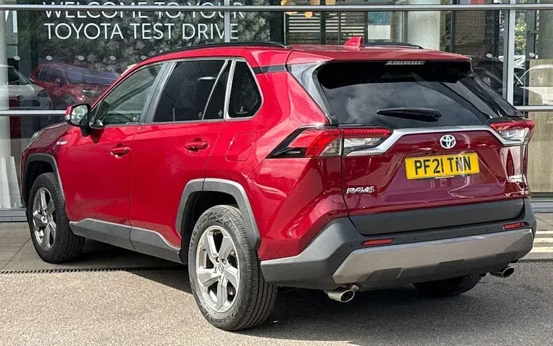 Usado Toyota RAV4 Design 218 HP (160 kW) 2025 SUV